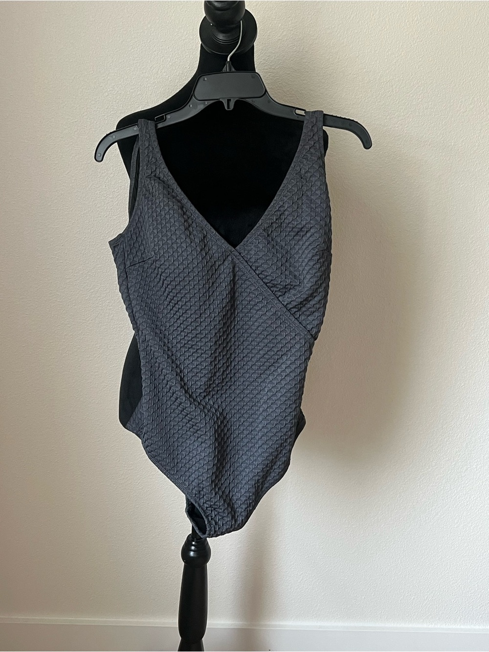 Gottex Dark Gray Textured V-Neck One-Piece Swimsuit Size 14